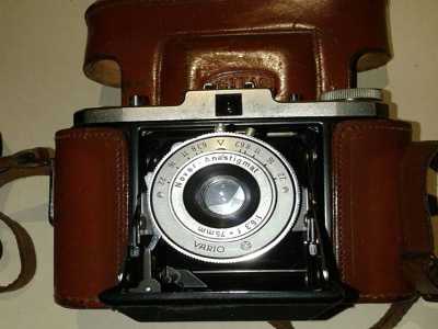 Il valore dipende innanzitutto dalla qualit� del congegno: � il caso della Ikon Nettar del 1949, prodotta dall'affidabile azienda tedesca Zeiss